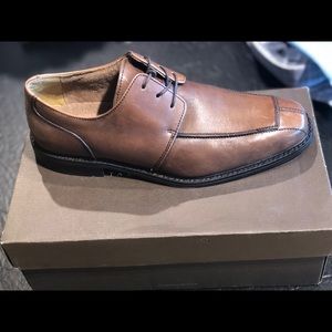 Florsheim brown leather shoe